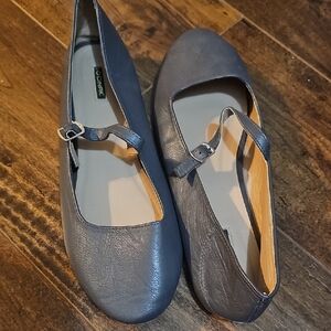 Chic Gray Leather Flats with Strap
